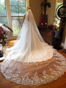 Sequin Decor Flower Embroidered Bridal Veil